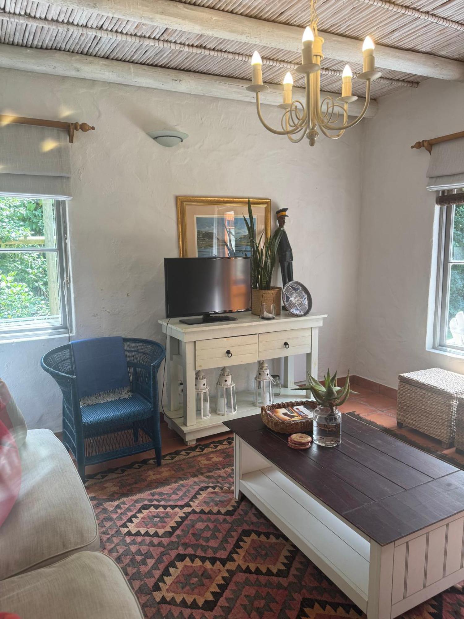 Willoughby Place Apartment *